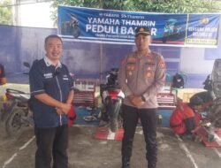 Adakan Bakti Sosial Polsek Belitang III Bekerjasama Dengan Deler Yamaha Thamrin Brothers Bagi kendaraan Warga Terdampak Bencana Banjir Desa Nusa Jaya