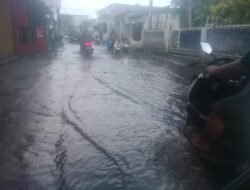 Jalan Utama Tarumajaya Di Perbatasan Ds.Setia Mulya & Kel.Setia Asih Kembali Banjir & Rusak ,Masyarakat Menanti Perhatian Serius Pemerintah Kec.Tarumajaya Dan Pemkab Bekasi