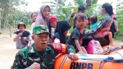 Kodim 0402/OKI Korem 044/Gapo Gerak Cepat Evakuasi Warga dan Salurkan Bantuan Banjir di Wilayah Mesuji dan Lempuing