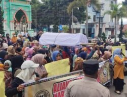 APG Geruduk DPRK Aceh Tengah, Protes Cara Penagihan PNM di Tengah Bencana