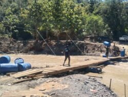 Kodim 0106/Aceh Tengah Salurkan Bantuan Logistik Drum Plastik Untuk Bahan Jembatan Apung