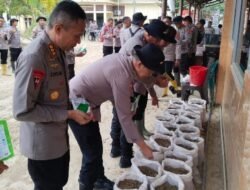 Kapolda Aceh Serahkan Bantuan 20.000 Karung Tanam dan 500 Bungkus Bibit Pertanian, untuk Masyarakat Aceh