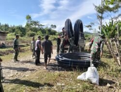 Koramil 05/Linge Kawal Pengantaran Pipa Air Bersih ke Desa Kute Reje Pascabencana Hidrometeorologi