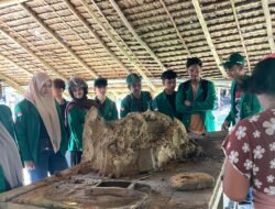 Menggali Potensi Desa: KKN UNIMAL Kelompok 32 Kunjungi Industri Batu Bata Tradisional