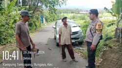 Bhabinkamtibmas Desa Bungaya Sambangi dan Himbau Warga Waspada Cuaca Ekstrem dan Perkuat Ketahanan Pangan