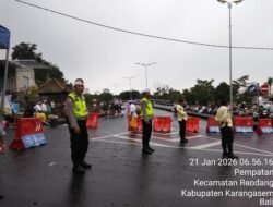 Pastikan Kelancaran Arus Lalulintas, Personil Polsek Rendang Siaga di Pos Pengamanan Usaba Pura Dalem Puri Besakih