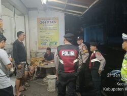 Tingkatkan Keamanan Wilayah Hukumnya, Polsek Selat Intensifkan Blue Light Patrol 