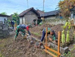 Sinergi Tanpa Batas, Personel Kodim Jembrana Kebut Pemasangan Pondasi Rumah Warga Mendoyo
