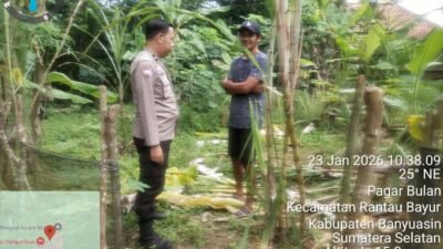 Bhabinkamtibmas Polsek Rantau Bayur Dorong Warga Desa Tebing Abang Mandiri Pangan