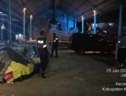 Jaga Situasi Keamanan Tetap Konsusif, Polsek Selat Rutin Gelar Blue Light Patrol 
