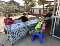 Babinsa Koramil 07/Atu Lintang Laksanakan Komsos Bersama Warga Desa Kepala Akal