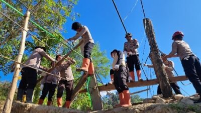 Permudah Akses Warga Menjual Hasil Kebun ke Pasar, Polres Gayo Lues Bangun Empat Jembatan Gantung