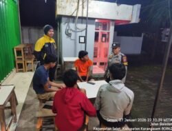 Tingkatkan Keamanan Wilayah Hukumnya, Polsek Selat Laksanakan Blue Light Patrol  