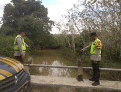 Personil Polsek Belitang III Panta Debit Air Sungai Secara Berkala