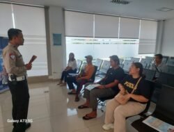 Kanit Regident Polres Karangasem  Sosialisasika Leafleat Tentang Penggolongan SIM C, kepada Masyarakat 