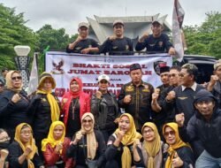 Berkah Juma’at,DPP Ormas GBR dipimpin Oleh Ketua Ferry King Berbagi di Depan Mesjid Agung Palembang