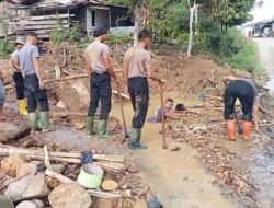 Pulihkan Drainase Tersumbat Pasca Banjir, Polri Gorong-gorong di Rusip Antara