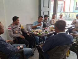 Kapolres Lhokseumawe dan Ketua Bhayangkari Serahkan Bantuan Alumni Akpol 2005 di Desa Ulee Blang Nisam