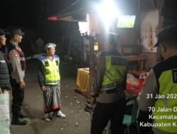 Bangun Komunikasi dengan Masyarakat, Personil Polsek Rendang Gelar Patroli Dialogis