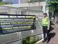 Sat Lantas Polres Karangasem Bentangkan Spanduk Keselamatan Berlalulintas, dalam Ops Keselamatan Agung 2026