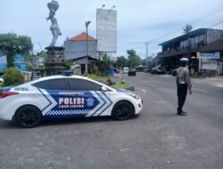 Rutinitas Unit Turjawali Sat Lantas Lakukan Gatur Lalin di Pos 3 Patung Salak Jasri