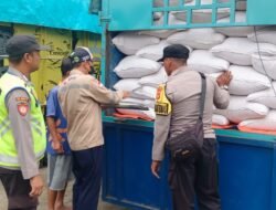 Polsek Belitang III Melaksanakan Penyaliran Hasil Panen Jagung Ke Bulog