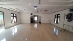 Satgas Kodim 0106/Aceh Tengah Bersama Warga Bersihkan dan Cat Musala Ar-Rahmah Bencana