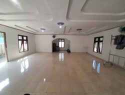 Satgas Kodim 0106/Aceh Tengah Bersama Warga Bersihkan dan Cat Musala Ar-Rahmah Bencana