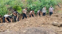 Polri di Aceh Tengah Gotong Royong Bersihkan Saluran Air Pascabencana di Kampung Atu Singkih Rusip Antara