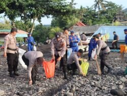 Wujudkan Lingkungan Asri, Polres Karangasem Bersinergi dengan Berbagai Instansi dan Elemen Masyarakat Gelar Aksi Bersih-Bersih di Pantai Ujung