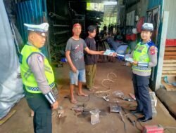 Ops Keselamatan Agung 2026, Sat Lantas Polres Karangasem Sosialisasikan Keselamatan Berlalulintas, Bagikan Brosur kepada Masyarakat