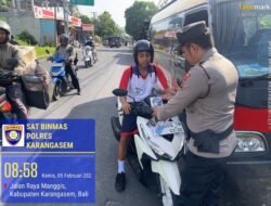 Tingkatkan Disiplin dalam Berlalu Lintas Jelang Idul Fitri, Satgas Preemtif Polres Karangasem Edukasi Pengendara
