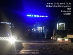 Ditengah Rintikan Hujan, Personil Polsek Bebandem Laksanakan Blue Light Patrol