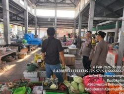 Jaga Stabilitas Pangan dan Serap Aspirasi Warga, Kapolsek Bebandem Gelar Pemantauan Pasar Sekaligus Jum’at Curhat