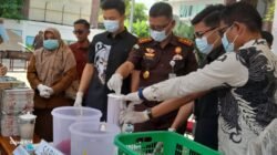 Kejari Bireuen Musnahkan Ribuan Barang Bukti / Sitaan Tindak Pidana Umum