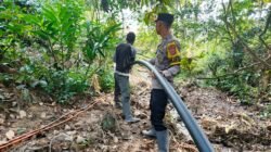 Polres Aceh Tengah dan BKO Brimob Gotong Royong Pulihkan Saluran Air Bersih Pascabencana di Atu Singkih
