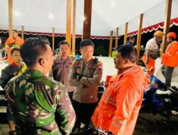 Waka Polres Jember Pimpin Evakuasi Korban Banjir di Rambipuji, Pastikan Bantuan Tersalurkan