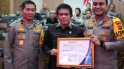 Kapolres Karangasem Terima Penghargaan Pelayanan Publik “Sangat Baik” dari Ombudsman RI