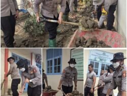 Mahasiswa PTIK dan Personel Polres Bireuen Laksanakan Bakti Sosial Bersihkan Sekolah Terdampak Banjir