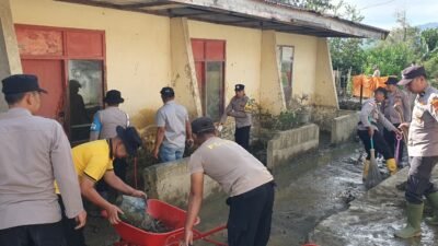 Polsek Kota Takengon Aceh Tengah Gotong Royong Pulihkan Fasilitas Pendidikan di SDN 9