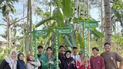 Mahasiswa KKN Relawan Teknik Industri Universitas Malikussaleh Perkuat Mitigasi Bencana, Pasang 6 Plang Jalur Evakuasi di Gampong Paya Tukai