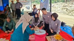 Mahasiswa STIK-PTIK Angkatan 83 Salurkan Daging Meugang dan Masak untuk Warga Kala Segi Jelang Ramadhan