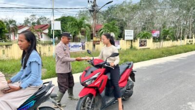 Jumat Berkah, Polsek Rambang Polres Muara Enim Bagikan Takjil, Wujud Kepedulian di Bulan Suci Ramadhan