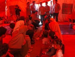 Mahasiswa STIK-PTIK LEMDIKLAT Polri Angkatan 83 Hibur Anak-Anak di Tenda Pengungsian Bener Meriah