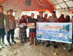 Penyaluran Bantuan Sosial Kemanusian Pasca Bencana Hidrometeorologi dari Kapolri melalui Polres Aceh Timur ke Titik Pengungsian