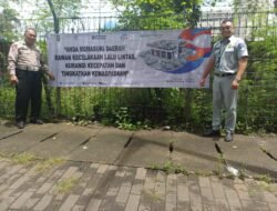 Tekan Angka Kecelakaan, Jasa Raharja Pasang Spanduk Edukasi di Jakarta Utara