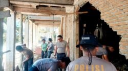 Meski Bulan Puasa, Polri di Aceh Tengah Gotong Royong Pulihkan Rumah Warga Terdampak