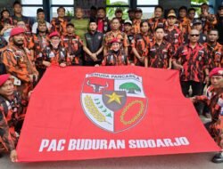 MPC Sidoarjo dan PAC Buduran Berkolaborasi Bagikan Takjil di Halte Jenggolo