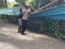 Respon Cepat Bhabinkamtibmas Subagan, Bantu Evakuasi Pohon Tumbang yang Melintang di Badan Jalan