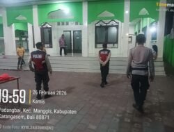 Personel Polsek Padangbai Berikan Pengamanan, saat Masyarakat Menjalankan Sholat Taraweh